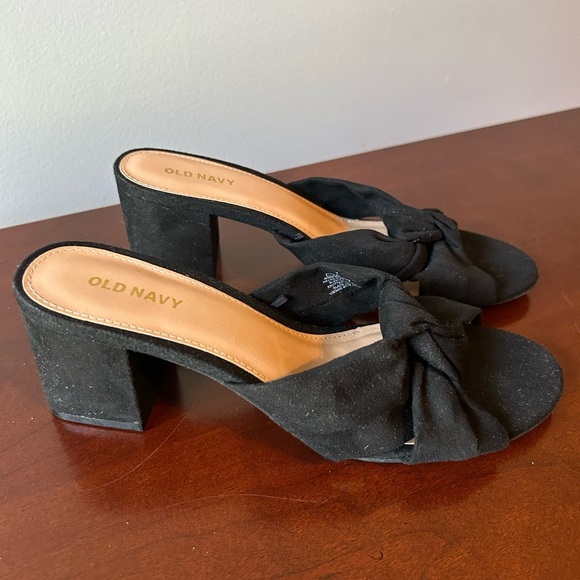 Black knotted mule Old Navy chunky heel sandals, sz 7, sexy, chic, party - Picture 2 of 4